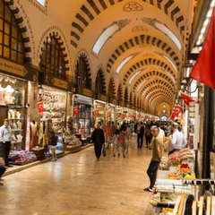 Плавний спуск турецької ліри, стимулює туризм