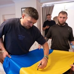 Александр Усик проводит аукцион в Черногории