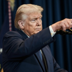 Trump criticizes Macron's immigration policy