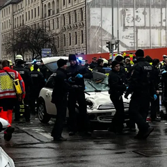 Автомобиль в Мюнхене в'ехал в толпу