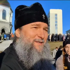 Митрополит РПЦ в рясі
