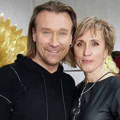 Олег Вінник з українськими піснями