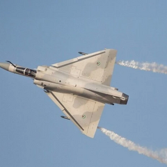 Перші французькі винищувачі Mirage 2000