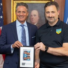 Логотип Укрпошти і Пошти США