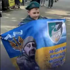 Хлопчик зустрічає українців з російського полону