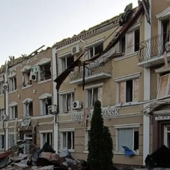 пошкоджена будівля у Слов'янську