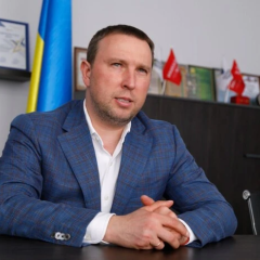 Гендиректор «Української бронетехніки» розмовляє з іноземними інвесторами