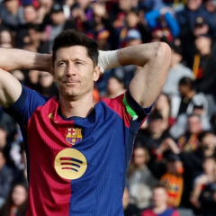 Lewandowski in helmet with MLS logo