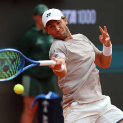 Casper Ruud overcame heat stroke and won
