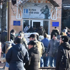 Большая очередь под ТЦК в понедельник