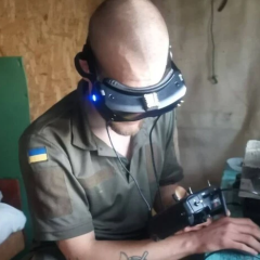 Фото писательницы Поваляевой и её двух сыновей
