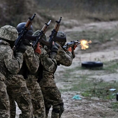 Военные во время отступления из Суджи