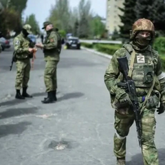 Зображення графіків і статистики про атаки росіян в травні