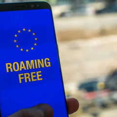 Прапор України та логотип Європейської комісії