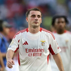 Турецький футболіст святкує голи на полі