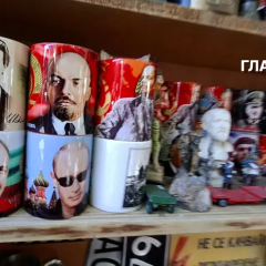 сувеніри з Гітлером та Путіним