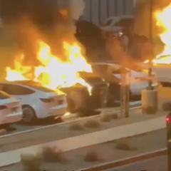 Американці спалюють американські автомобілі Tesla