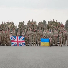 Украинские бойцы на британском процессе