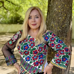 Оксана Білозір у вишиванці
