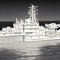 корабель Чорноморського флоту РФ на воді