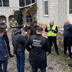 Депутата з підозрою зображено на картинці