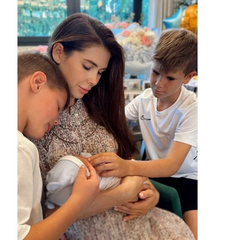 Фото с счастливым Ребровым и сыновьями