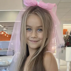 Правнучка Богдана Ступки актриса на Netflix