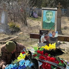 Литературный памятник Шевченко перед статуей скульптора