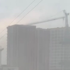 Впав будівельний кран у Києві