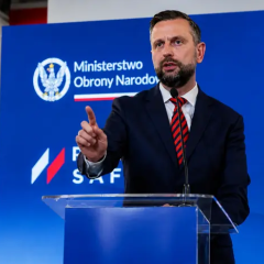 Міністр оборони Польщі відповідає критикам