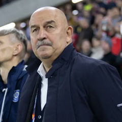 Російський тренер Черчесов на фото