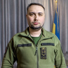 Буданов з мікрофоном під час звернення
