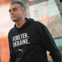 Тренер «Шахтаря» в патріотичному худі