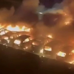 Пожежа на парковці во Владивостоці: згоріли автівки