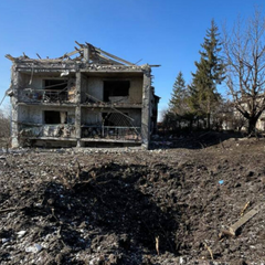 Представник Уряду України говорить на прес-конференції