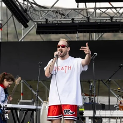 Співак з прапором РФ в Грузії