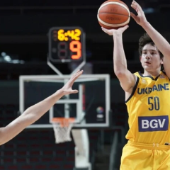 Баскетбольный тренер на четвертом месте