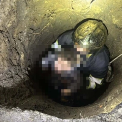 Дитина в каналізаційному колодязі