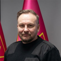 Реактивний безпілотник уражає високовольтні лінії