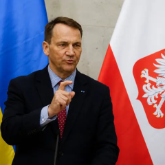 Міністр Польщі критикує Навроцького