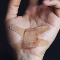 Hydrogel for destroying antibiotic-resistant bacteria