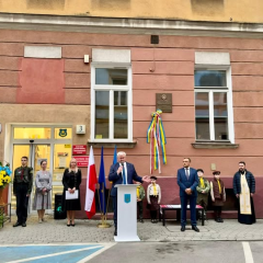 Меморіальна дошка МЗС УНР у Тарнові