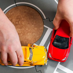 Символічне зображення водія і перехреcтя на фоні