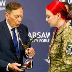 Парамедик 'Пташка' в плену