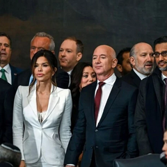 Безос на інавгурації Трампа з відвертим вбранням