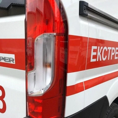 Жінка з малолітньою донькою випала з вікна