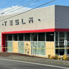 Автомобіль в'їхав у натовп мітингувальників