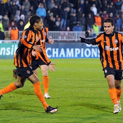 Футболісти «Шахтаря» готують шашлики на паркеті