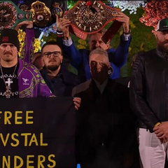 Усик на зважуванні перед боєм з Ф'юрі