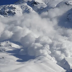 Снігова лавина високогор'я